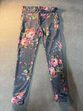 Heimish U.S.A. Women's Grey Floral Print Drawstring Jogger Lounge Pants